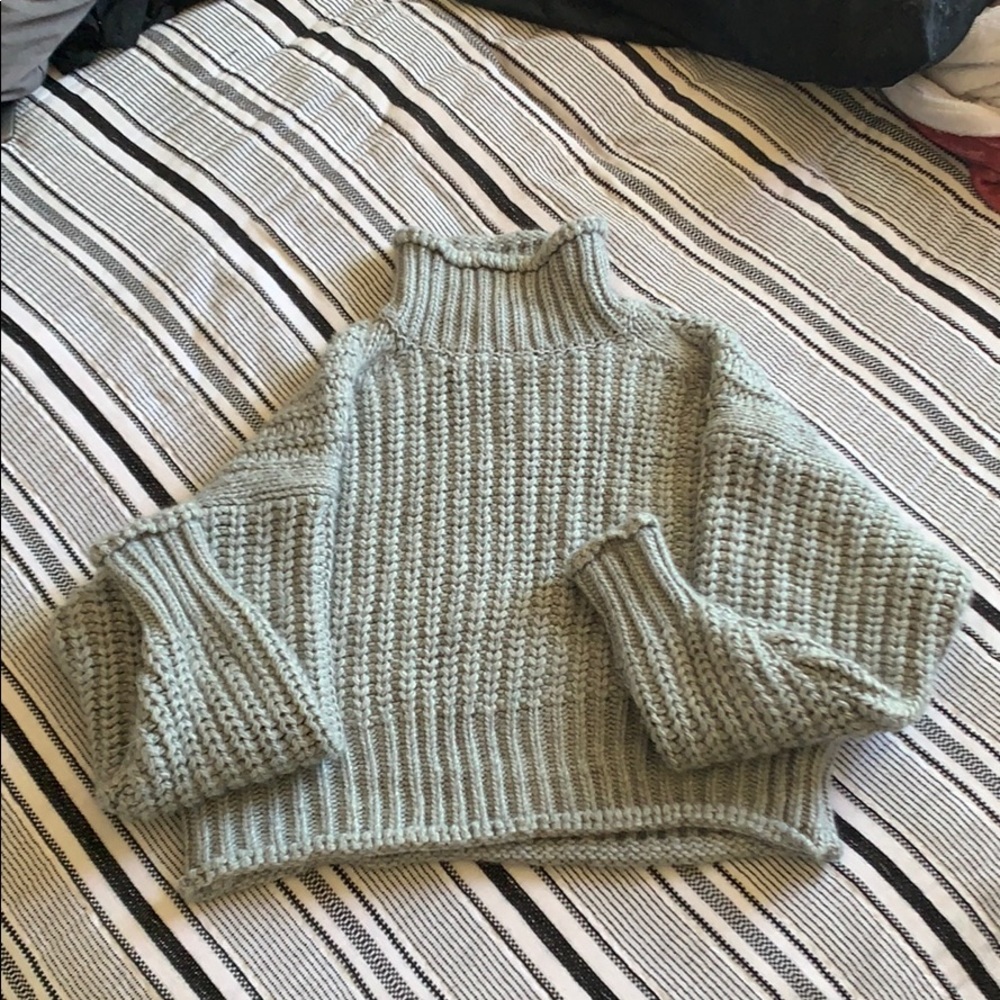 Super cute heavy knit cropped sweater